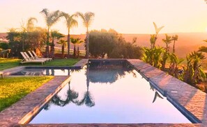 Kolam renang terbuka 