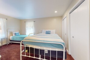 3 bedrooms, internet, bed sheets