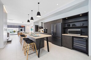 Full-size fridge, microwave, oven, stovetop - Boca Catalina 5 (Noord)