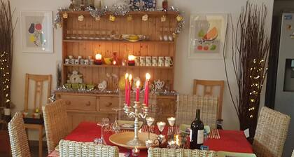 5 Bedroom Farmhouse sleeps 12/14, central heating, open fireplace