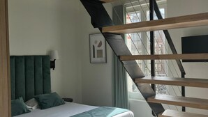 Maisonnette | Luxe beddengoed, verduisterende gordijnen, een strijkplank/strijkijzer