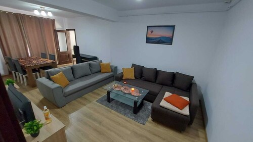 Ultra Central, furnished and Spacious with 3 double beds and 1 Balcony