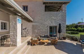 Outdoor dining - New! Villa Corinne with 42 m2 pool, sauna, family, bbq (Srebrnici)