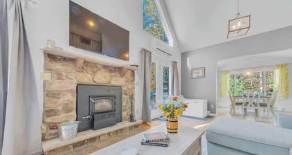 Masthope Chalet | 4 Bdrm | Firepit & Kayaks | A/C
