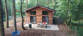 Boshuis Papilio is a quiet residence in a forest within walking distance of Ypres.