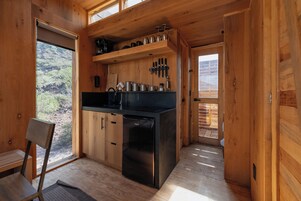 Cabin Room + Jacuzzi | Private kitchen | Fridge, stovetop, cookware/dishes/utensils, dining tables