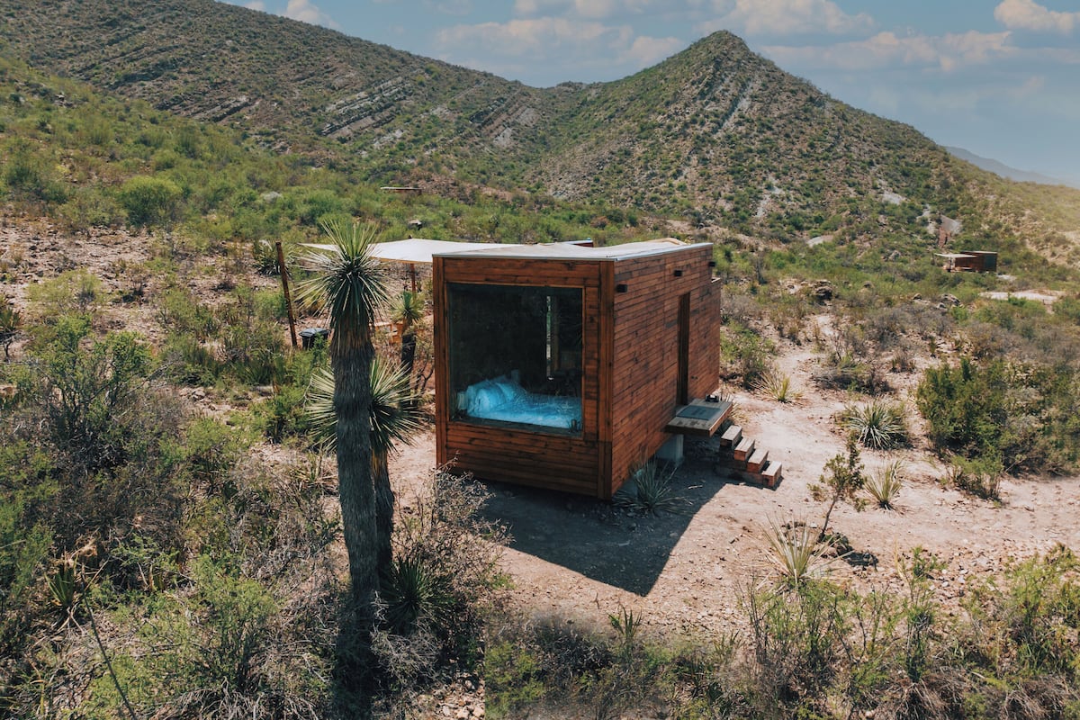 Cabin Room + Jacuzzi | Individually furnished, desk, laptop workspace, bed sheets