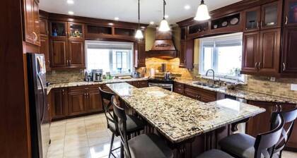 Cozy and Private Room with Ensuite Washroom