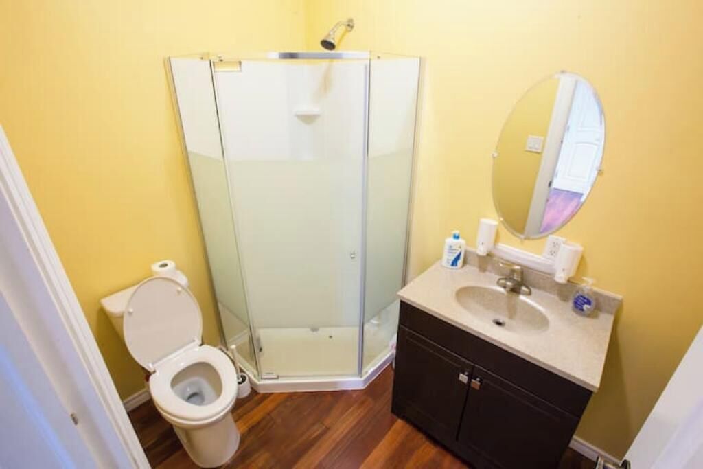 Hårføner, håndklær, såpe og toalettpapir