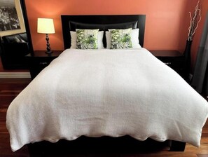 1 slaapkamer, een strijkplank/strijkijzer, wifi, beddengoed