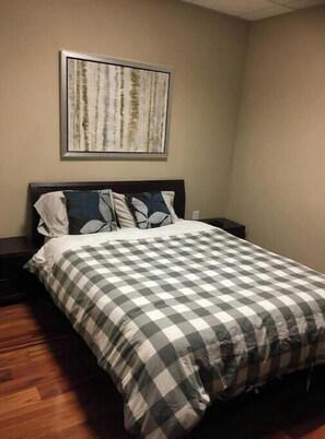 1 habitación, tabla de planchar con plancha, wifi y ropa de cama 