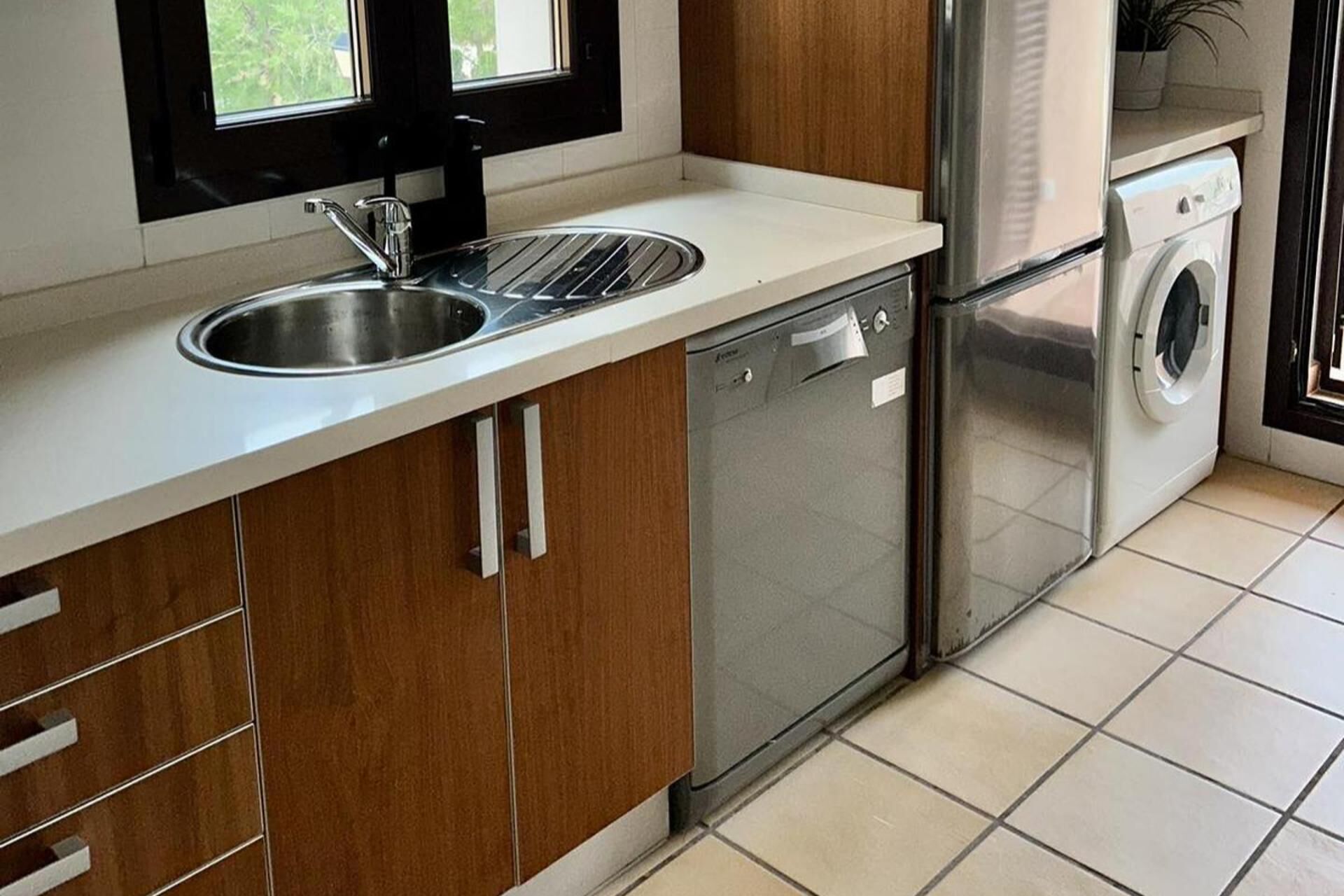 Réfrigérateur, four, plaque de cuisson, lave-vaisselle