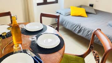 2 camere, una scrivania, Wi-Fi gratuito, lenzuola