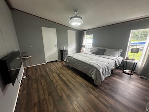 3 bedrooms, desk, travel crib, free WiFi
