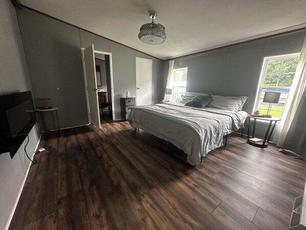 3 Schlafzimmer, Schreibtisch, Reisekinderbett, kostenloses WLAN