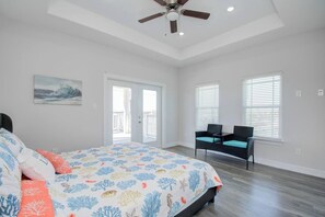 3 bedrooms, WiFi, bed sheets - Gorgeous New Construction Steps To The Sand Near Restaurants & Entertainment (Surfside Beach)