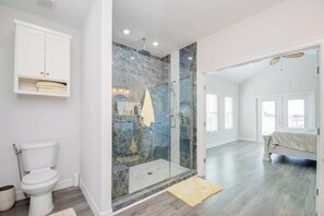 Douche, serviettes fournies