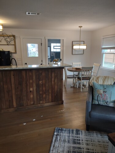 Charming 3-bedroom house in lovely Pensacola. 15 minutes to beaches