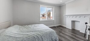 4 bedrooms, desk, free WiFi, bed sheets
