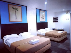 Quadruple Room | Free WiFi - SHANGG INN (Ipoh)