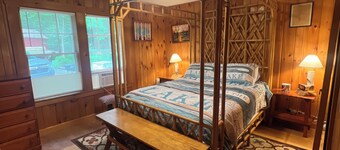 Relax Lakefront charming 3 bedroom cabin Perfect couples retreat/recharge