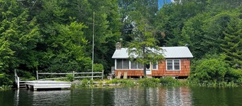 Lake Armington charming Lakefront 3-bedroom cabin. No Cleaning/Pet Fees