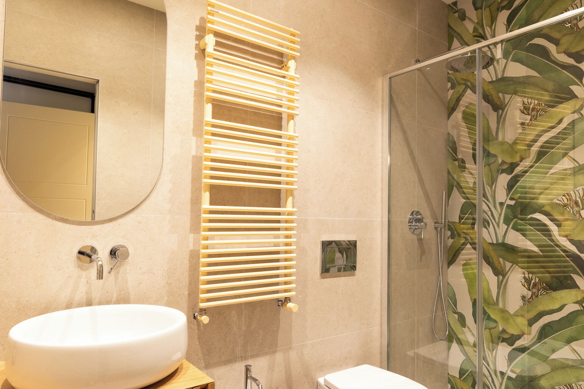 Haartrockner, Handtücher, Seife, Toilettenpapier