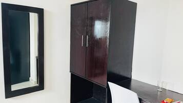 Deluxe Single Room | Desk, laptop workspace, soundproofing, free WiFi