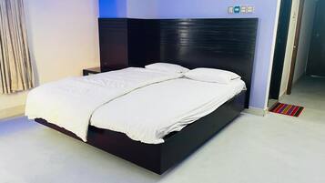 Economy Double Room, 1 Queen Bed | Desk, laptop workspace, soundproofing, free WiFi