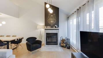 TV, fireplace, stereo