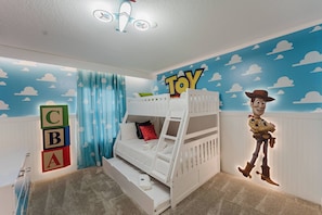 4 bedrooms, iron/ironing board, travel cot, WiFi - 3017 SL new 11 guests  heat pool BBQ near Disney (Kissimmee)