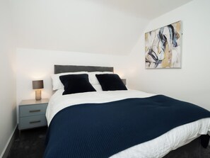 3 bedrooms, free WiFi, bed sheets - 3 bedroom accommodation in Pentir, near Snowdonia in Llanberis (Pentir, near Snowdonia in Llanberis)