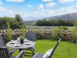 Outdoor dining - 3 bedroom accommodation in Pentir, near Snowdonia in Llanberis (Pentir, near Snowdonia in Llanberis)