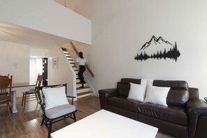 TV, fireplace, stereo