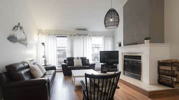 TV, fireplace, stereo