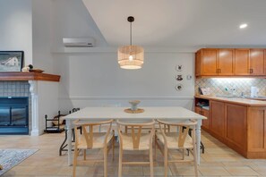 Dining - UNIT 17 - Ski-in/ski-out (Beaupré)