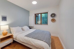 4 bedrooms, iron/ironing board, travel cot, WiFi