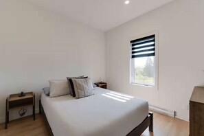 3 bedrooms, iron/ironing board, travel cot, WiFi
