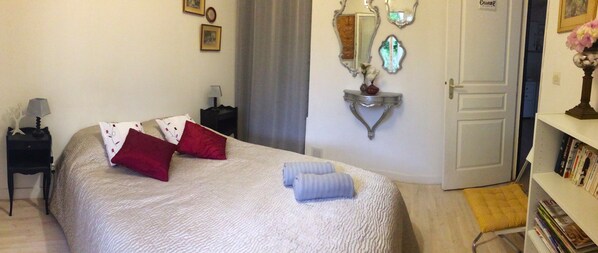 5 bedrooms, desk, iron/ironing board, travel cot - La Taniere totale du Loup garou, whole house. (Bléré)