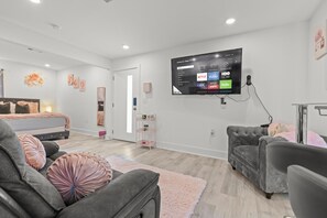 1 bedroom, iron/ironing board, WiFi, bed sheets - Chic 1-bedroom with WiFi and AC in amazing Dallas (Dallas)