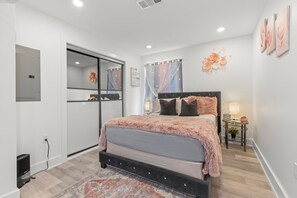 1 soverom, strykejern/-brett, wi-fi og sengetøy