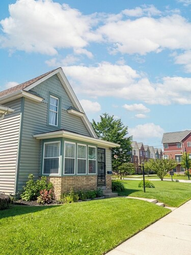 Charming 2-bedroom home, close to Downtown South bend and 5 mins away from ND