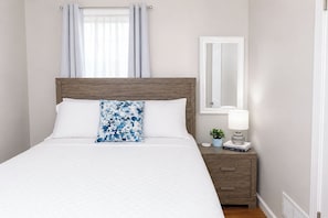 3 habitaciones, tabla de planchar con plancha y cuna de viaje 