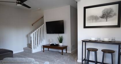 Charming 2-bedroom home, close to Downtown South bend and 5 mins away from ND