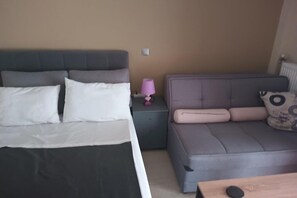 1 soverom, safe på rommet, strykejern/-brett og wi-fi (inkludert)