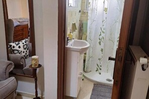 Hair dryer, towels, soap, shampoo - Little House In Petroupoli  (petroupoli)