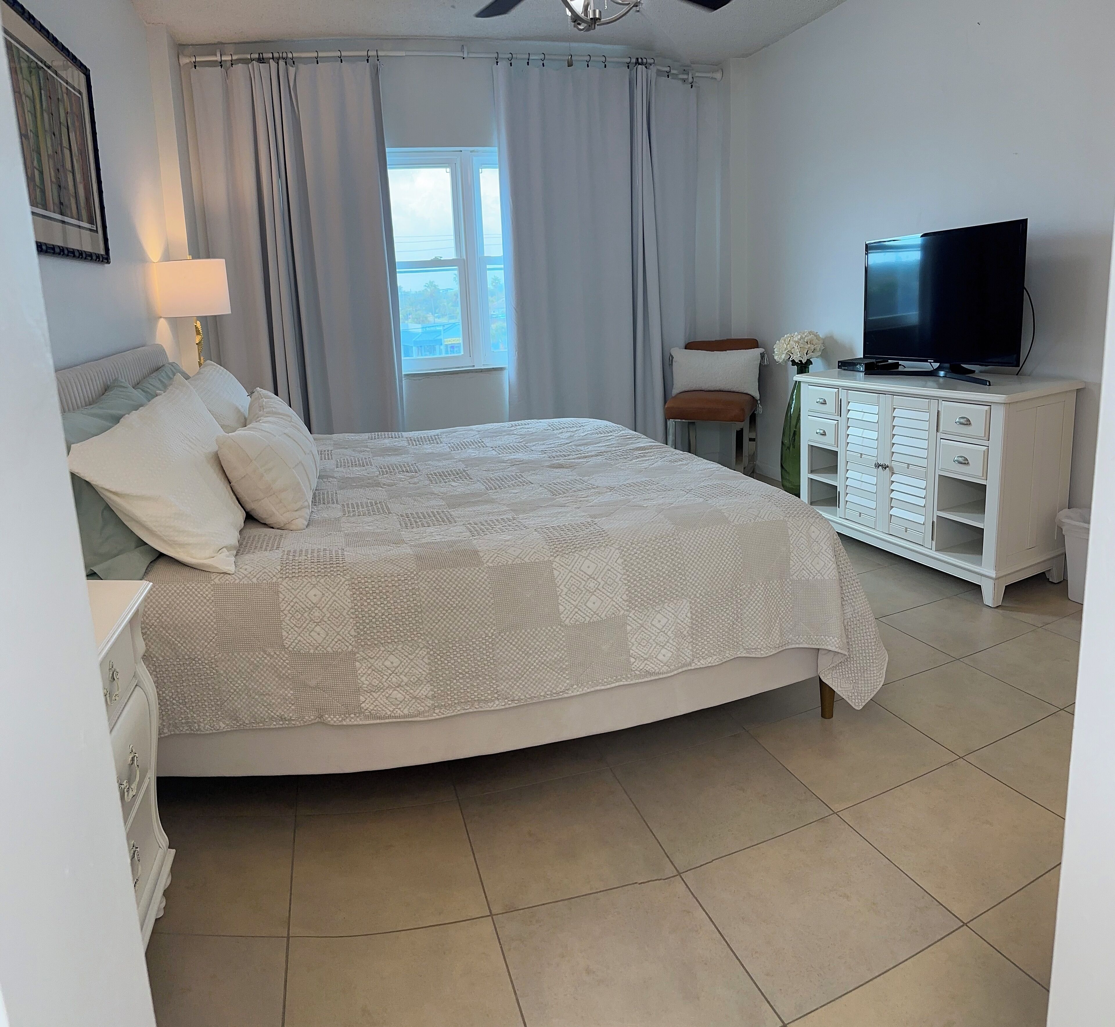 2 多间卧室、熨斗/熨衣板、WiFi、床单