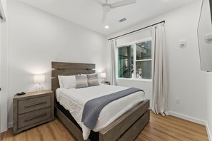 2 bedrooms, iron/ironing board, Internet, bed sheets - R&R Getaway at “Freiheit Haus” with Resort Feels (New Braunfels)