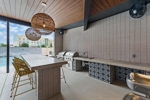 Outdoor dining - R&R Getaway at “Freiheit Haus” with Resort Feels (New Braunfels)