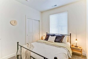 4 bedrooms, desk, travel crib, WiFi